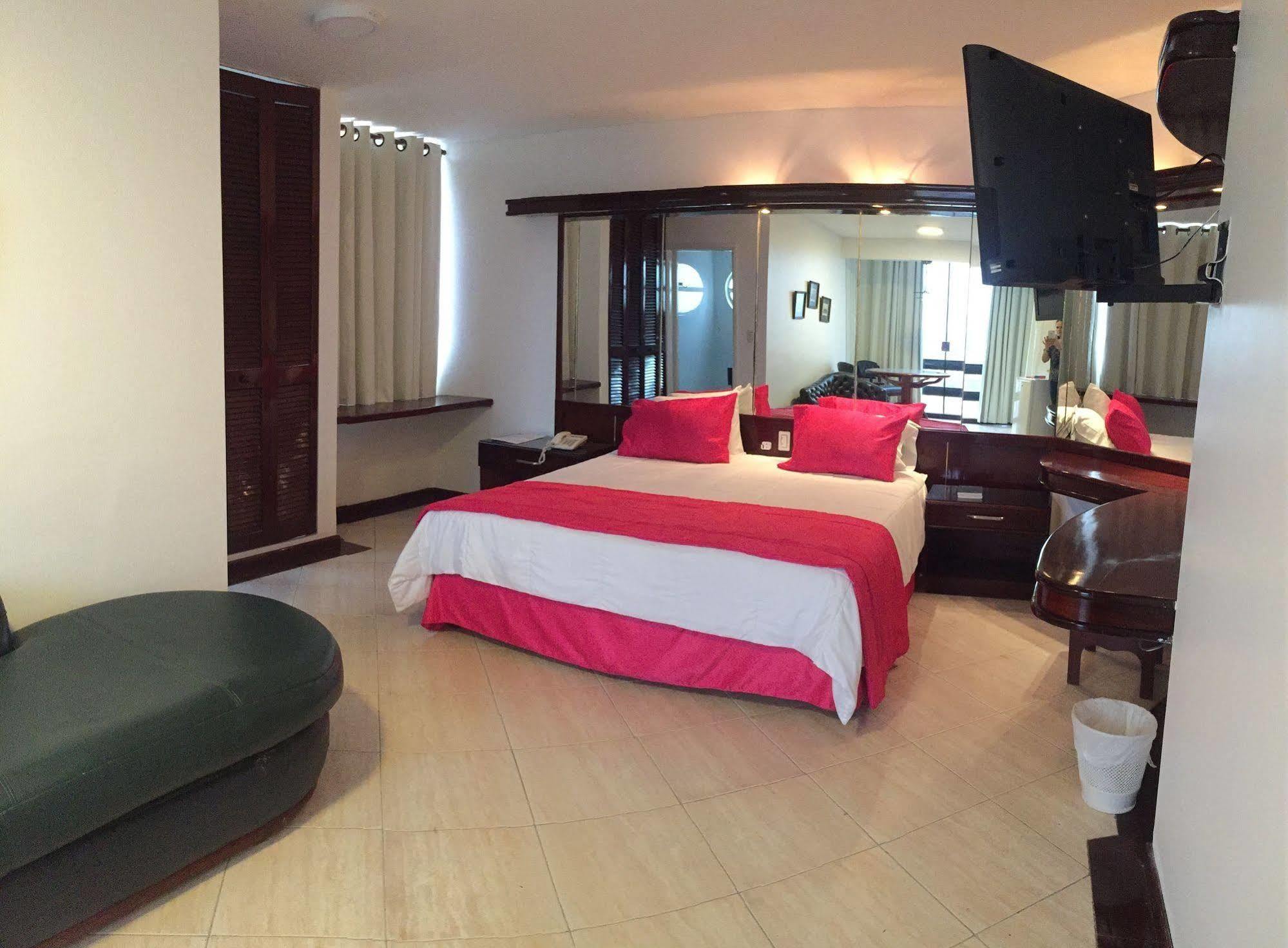 Hotel Arenal Santa Cruz de La Sierra Ngoại thất bức ảnh